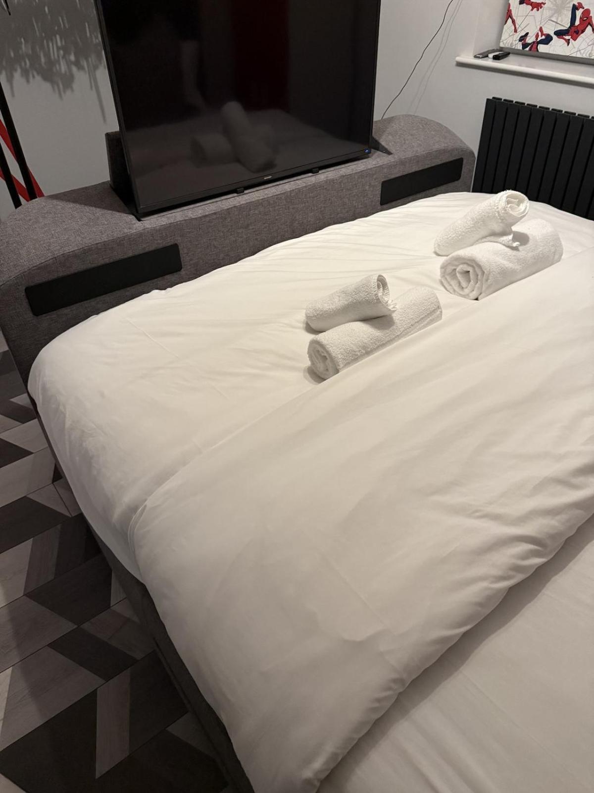 Beautiful 5 Bedroom Home Sleeps 12 People In מנצ'סטר מראה חיצוני תמונה