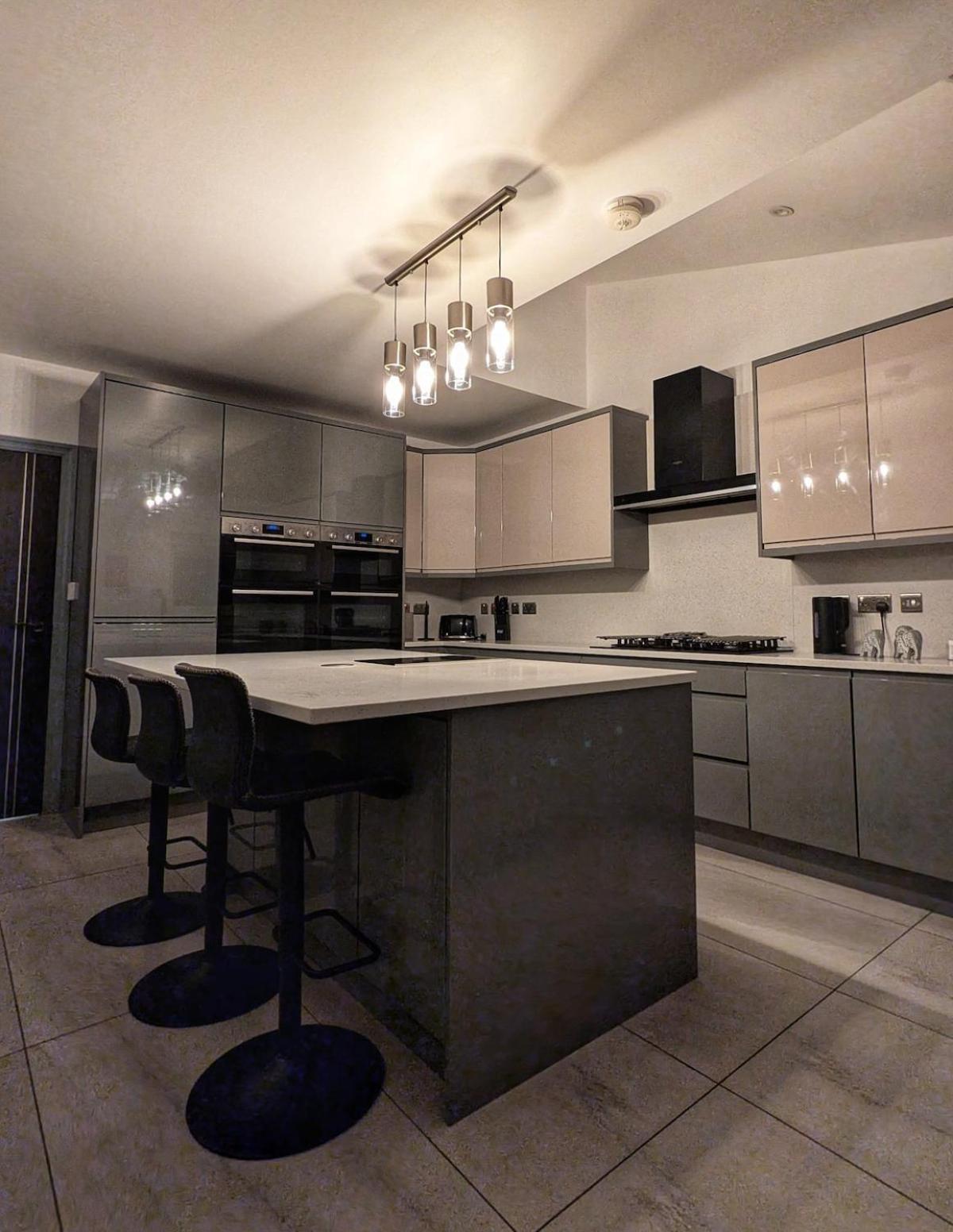 Beautiful 5 Bedroom Home Sleeps 12 People In מנצ'סטר מראה חיצוני תמונה