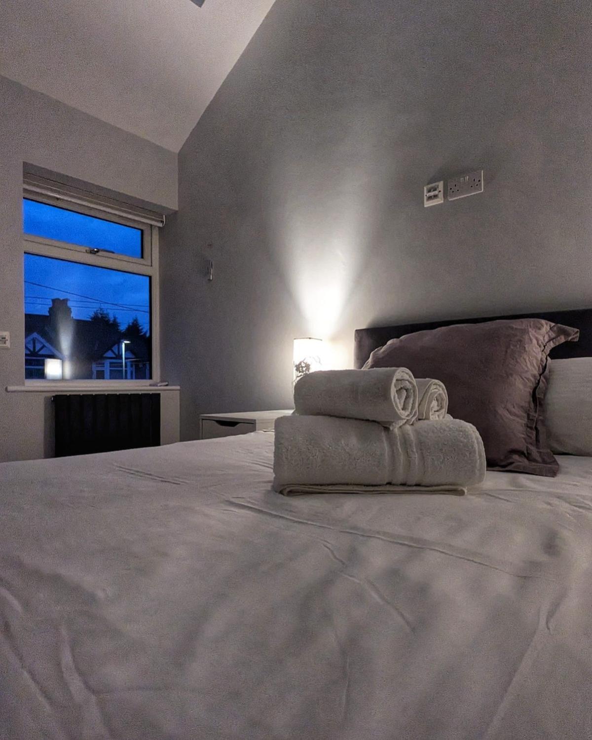 Beautiful 5 Bedroom Home Sleeps 12 People In מנצ'סטר מראה חיצוני תמונה