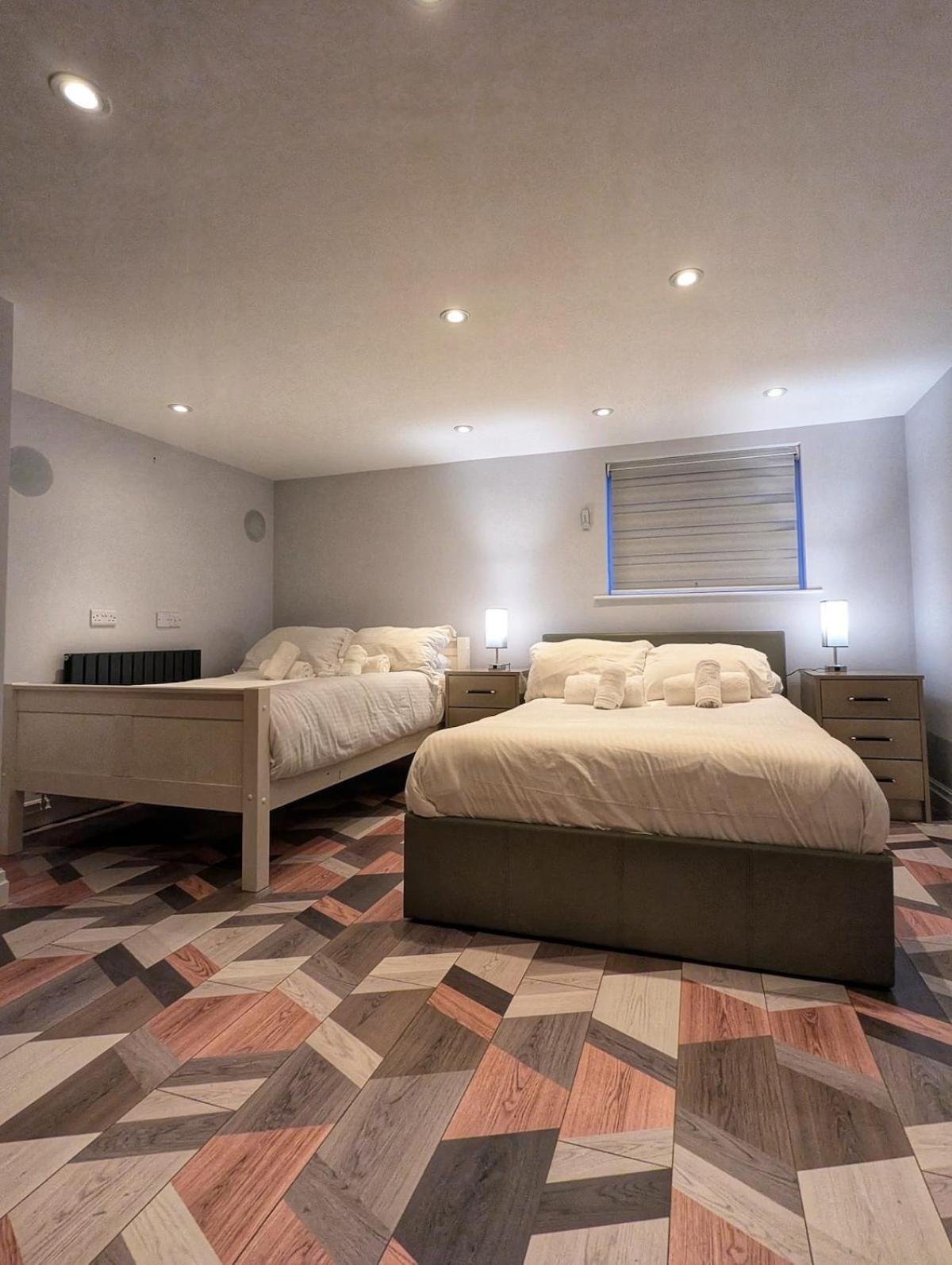 Beautiful 5 Bedroom Home Sleeps 12 People In מנצ'סטר מראה חיצוני תמונה