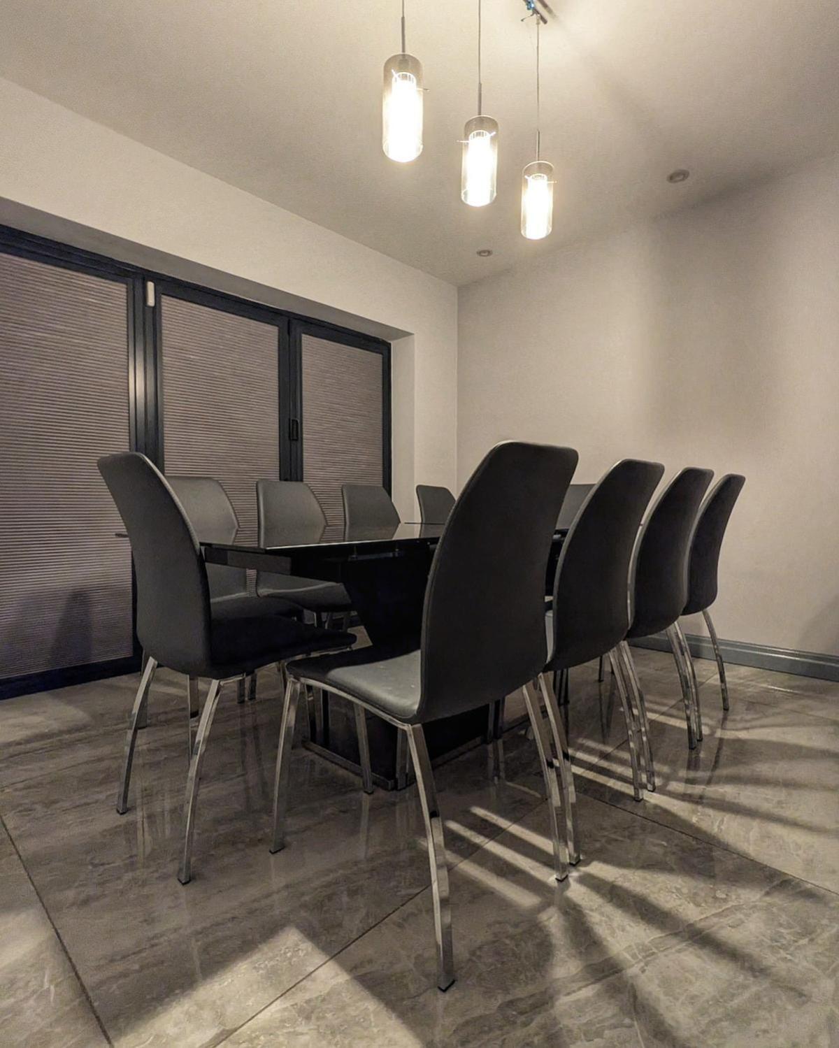 Beautiful 5 Bedroom Home Sleeps 12 People In מנצ'סטר מראה חיצוני תמונה